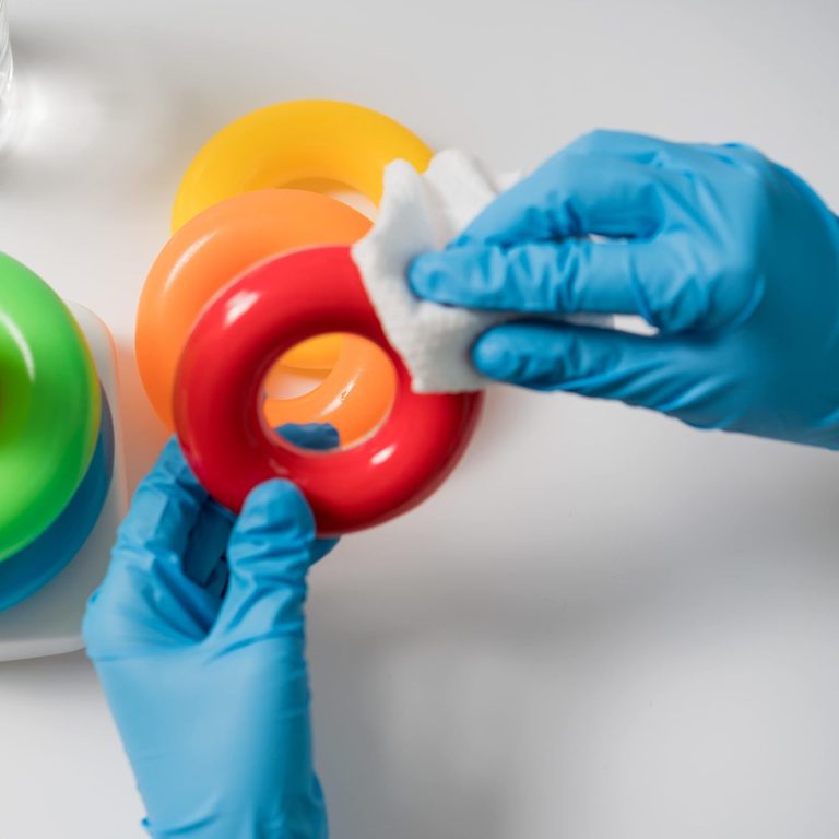 IT Guide: Choosing the Right Protective Gloves for Elderly with Quality and Comfort